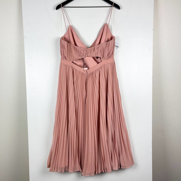 NWT Fame and Partners (16) Pleated Mini Pink Dress Cut-Out Polyester - Picture 5 of 11